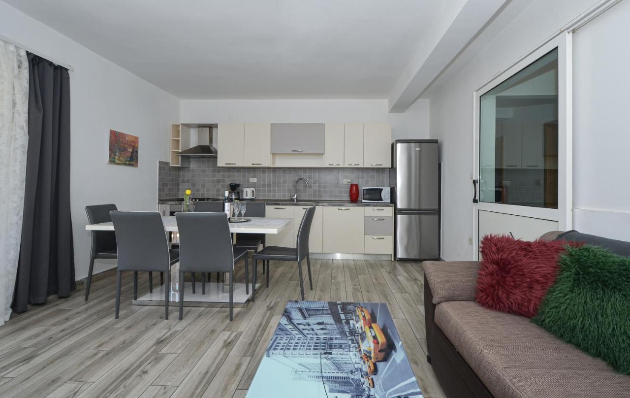 Apartments Luciano Сегет-Враниця Екстер'єр фото