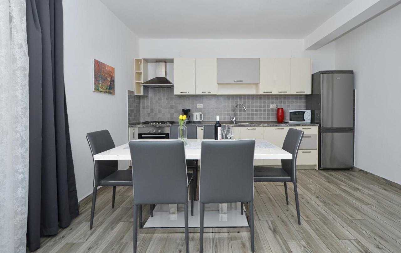 Apartments Luciano Сегет-Враниця Екстер'єр фото