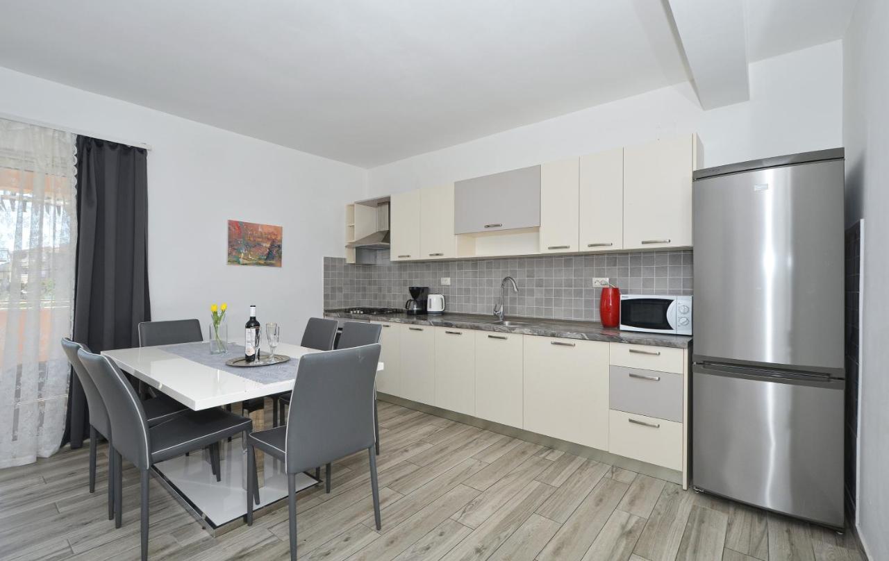 Apartments Luciano Сегет-Враниця Екстер'єр фото